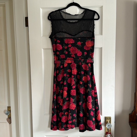 ❤️ Effie’s Heart black/red floral dress with mesh bodice and belt. Size L. - Picture 5 of 8